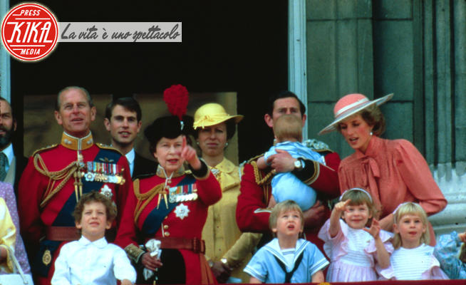 Re Carlo III, Principessa Anna d'Inghilterra, Regina Elisabetta II, Principe William, Principe Filippo Duca di Edimburgo, Lady Diana, Principe Harry - 10-06-1984 - Baby Sussex: quanti bis-nipoti ha la Regina?
