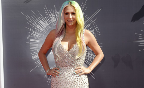 Kesha - Los Angeles - 25-08-2014 - Ke$ha fa causa al produttore Dr. Luke per abusi sessuali