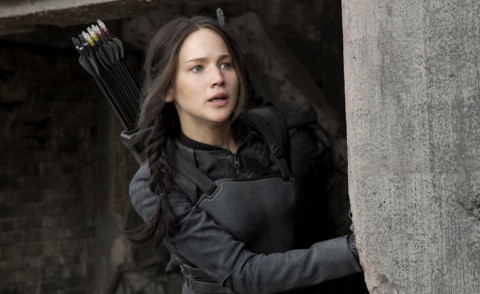 Jennifer Lawrence - Hunger Games, J-Law e soci pronti al canto della rivolta