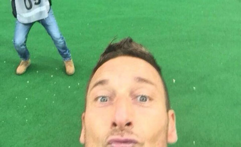 Francesco Totti - Roma - 12-01-2015 - Colpo di genio di Totti: ecco il gol-selfie