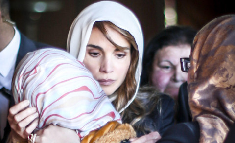 Rania di Giordania - Giordania - 05-02-2015 - Rania di Giordania con la vedova del pilota ucciso dall'ISIS