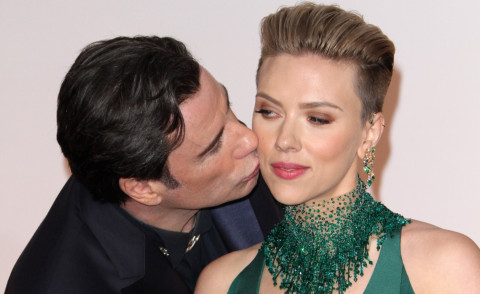 John Travolta, Scarlett Johansson - Los Angeles - 22-02-2015 - Oscar 2015: quest'anno un red carpet... al bacio!