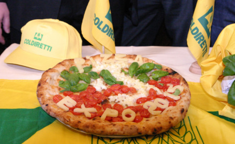 Pizza - Napoli - 26-03-2015 - La pizza EXPO 2015 è il simbolo della lotta alla contraffazione