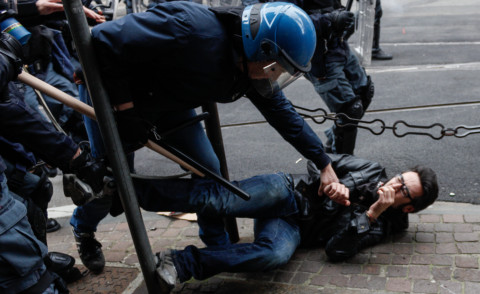 Polizia - Torino - 28-03-2015 - Scontri a Torino durante il discorso di Salvini, due feriti