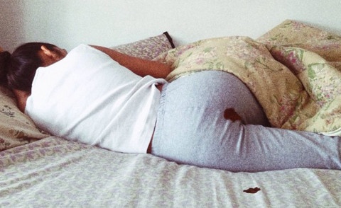 Rupi Kaur - Los Angeles - 01-04-2015 - Il pigiama evidenzia il ciclo mestruale, Instagram la censura