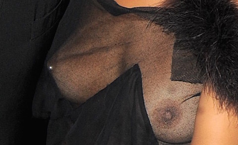 Rihanna - New York - 04-05-2015 - Rihanna & Co.: quando le star vanno fuori di seno