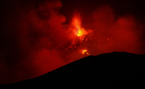 Etna - Catania - 15-05-2015 - Torna lo spettacolo dell'eruzione dell'Etna 