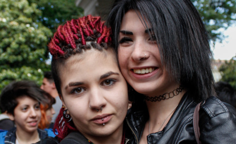 Torino - 23-05-2015 - Baci gay e lesbo contro le Sentinelle in piedi a Torino