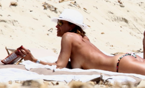 Cristina Parodi - Formentera - 05-06-2015 - Alza la temperatura ma non scatena contagi. Viva il topless!