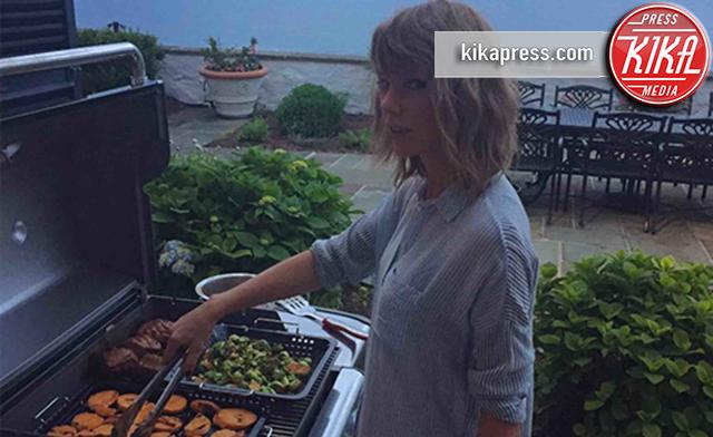 Taylor Swift - Los Angeles - 04-07-2015 - Star come noi: s'apre la stagione dei picnic