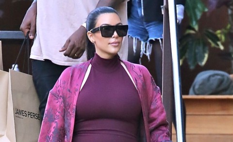 Kim Kardashian - Malibu - 11-07-2015 - Kim Kardashian, una melanzana a spasso per Malibu