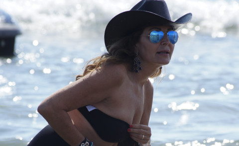 Daniela Santanchè - Forte dei Marmi - 02-08-2015 - Daniela Santanché, pitonessa in versione cowgirl al mare