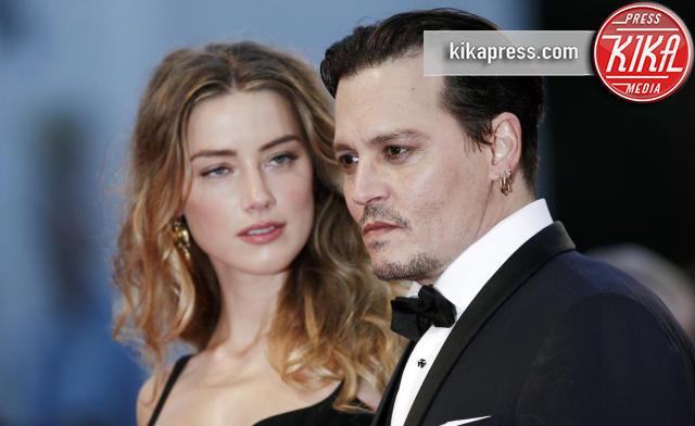 Amber Heard, Johnny Depp - Venezia - 04-09-2015 - Amber spacca tutto: Depp colpito sulla testa con una porta