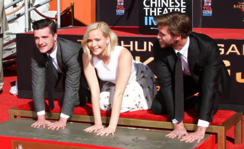 Liam Hemsworth, Jennifer Lawrence, Josh Hutcherson - Los Angeles - 31-10-2015 - Le star di Hunger Games lasciano un'impronta nella storia