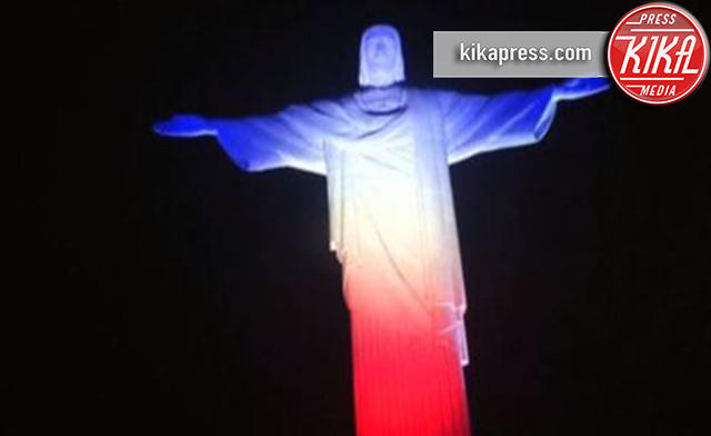 RIO - Rio de Janeiro - 14-11-2015 - Tutto il mondo è Parigi, i monumenti si colorano di Francia