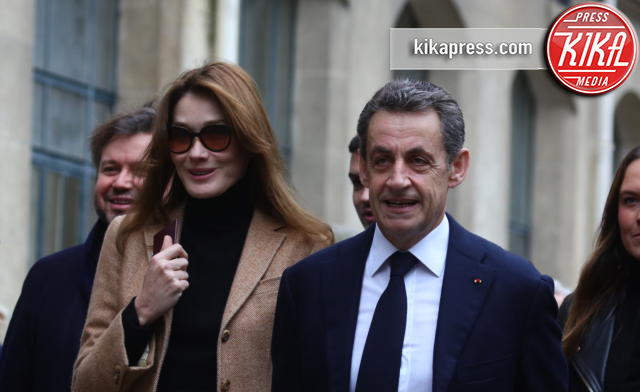 Carla Bruni-Sarkozy, Nicolas Sarkozy - Parigi - 13-12-2015 - Sarkozy al voto con Carla Bruni: 
