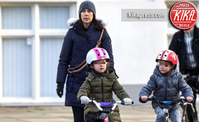 principessa Josephine di Danimarca, principe Vincent di Danimarca, Principessa Mary di Danimarca - Copenaghen - 05-02-2016 - Giretto in bicicletta reale per i principini di Danimarca