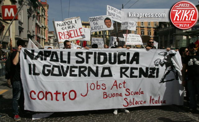 manifestazione anti-Renzi - Napoli - 06-04-2016 - Corteo anti-Renzi a Bagnoli: Napoli sfiducia il Premier