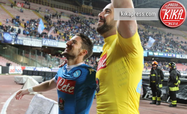 Dries Mertens, Pepe Reina - Napoli - 19-04-2016 - Napoli-Bologna 6-0: gli azzurri volano con Gabbiadini-Mertens