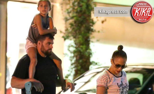 Emme Anthony, Max Anthony, Jennifer Lopez - Miami Beach - 05-05-2016 - Jennifer Lopez, una mamma affettuosa per Emme e Max