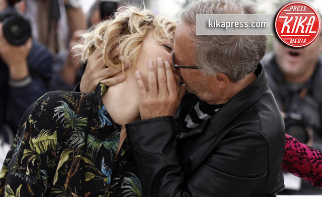 Fabrice Luchini, Valeria Bruni Tedeschi - Cannes - 13-05-2016 - Cannes 2016: photocall al bacio per Ma Loute!