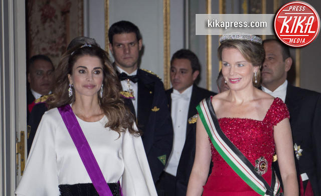 Regina Mathilde del Belgio, Rania di Giordania - Bruxelles - 18-05-2016 - Rania di Giordania e Mathilde del Belgio: la classe non è acqua