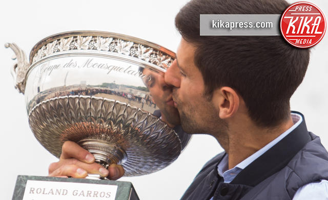 Novak Djokovic - Parigi - 06-06-2016 - Novak Djokovic, dalla terra rossa a Place de la Concorde