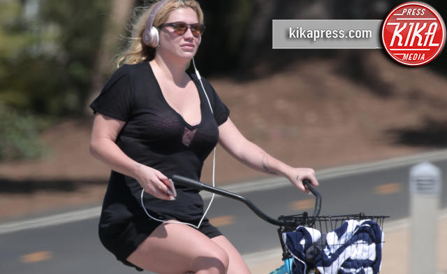Kesha - Los Angeles - 22-06-2016 - Kesha, i chili di troppo si combattono con la bicicletta