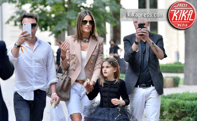 Anja Mazur, Jamie Mazur, Alessandra Ambrosio - Parigi - 25-06-2016 - Alessandra Ambrosio riunisce la famiglia per le sfilate di Dior