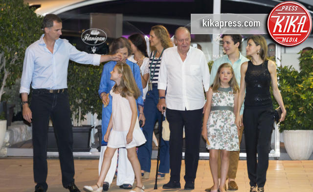 Principessa Leonor di Borbone, Juan Carlos  di Spagna, Re Felipe di Borbone, Principessa Sofia, Letizia Ortiz - Palma de Mallorca - 31-07-2016 - Reali di Spagna, una cena da famiglia quasi 