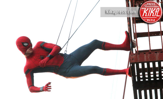 Tom Holland - New York - 27-09-2016 - Come fa Spiderman - Tom Holland a volare? Così! 