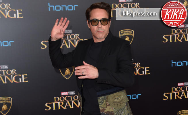 Robert Downey Jr - Hollywood - 20-10-2016 - Robert Downey Jr. è il vero Doctor Strange: come ti sei vestito?