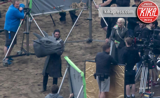 Kit Harington, Emilia Clarke - Spagna - 27-10-2016 - Il Trono di Spade: Daenerys e Jon Snow, giocate coi draghi?
