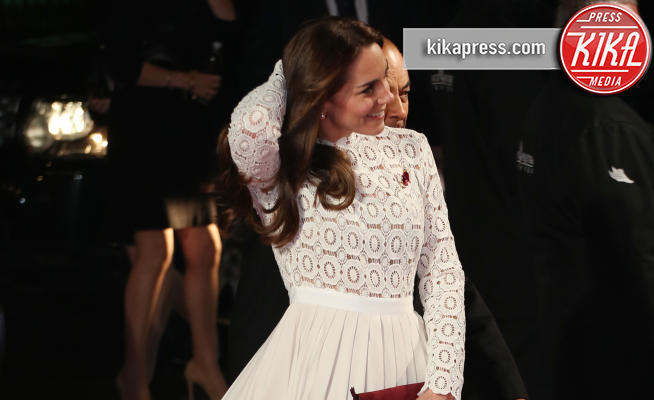 Kate Middleton - Londra - 03-11-2016 - Kate Middleton osa sul red carpet di A Street Cat Named Bob