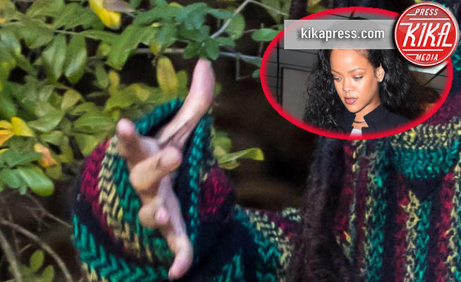 Rihanna - New York - 07-11-2016 - Le star e le loro stramberie fisiche. Difetti o particolarità? 