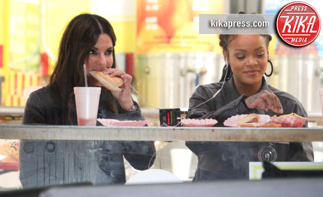 Rihanna, Sandra Bullock - New York - 07-12-2016 - Star sempre a dieta? Non ditelo a Sandra Bullock e Rihanna!