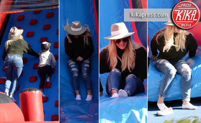 Hilary Duff - Los Angeles - 19-12-2016 - Hilary Duff, al parco giochi la vera bimba sei tu!