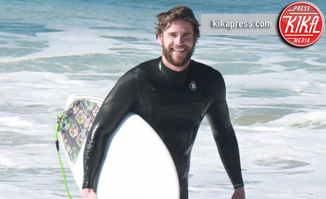 Liam Hemsworth - Malibu - 17-01-2017 - Liam Hemsworth, surf in famiglia: ma chi è il più bravo?