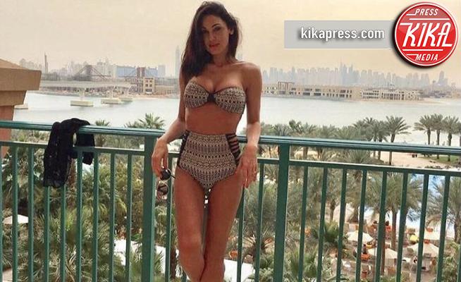 Anna Tatangelo - Dubai - Anna Tatangelo a Dubai: il bikini d'inverno è il nuovo trend