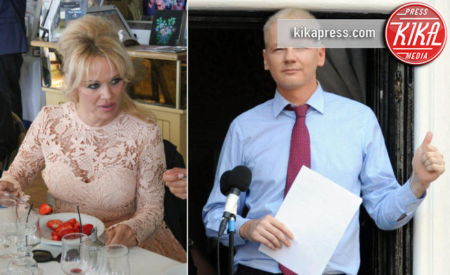 Julian Assange, Pamela Anderson - 06-03-2017 - Pamela Anderson ha preso Assange per la gola