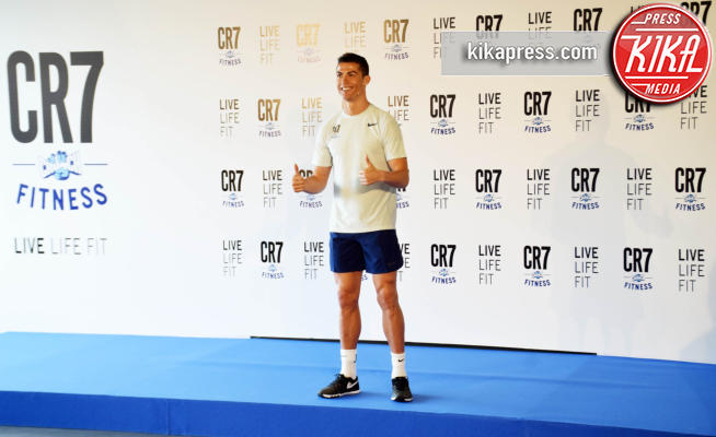 Cristiano Ronaldo - Madrid - 13-03-2017 - Cristiano Ronaldo, ma cosa fai con quei calzini bianchi?