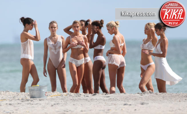 Victoria's Secret - Miami - 14-03-2017 - Angeli in lingerie in spiaggia a Miami: visioni? No, Victoria's