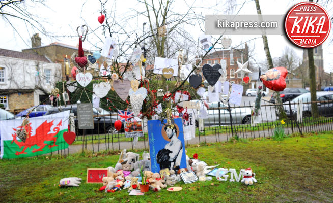 George Michael - Londra - 15-03-2017 - Funerali George Michael: le dediche dei fan nel suo giardino