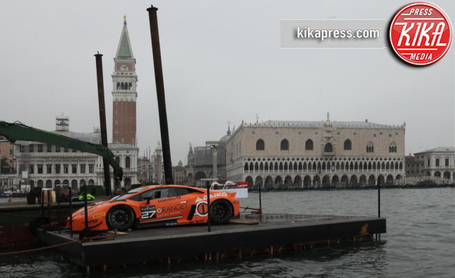 Lamborghini, Venezia - Venezia - 21-03-2017 - Arriva la nuova Lamborghini, l'auto che sfreccia sull'acqua