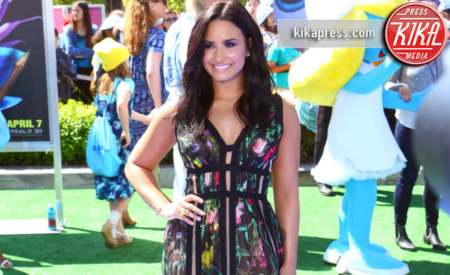 Demi Lovato - Los Angeles - 01-04-2017 - Demi Lovato in fiore alla première del nuovo film de I Puffi