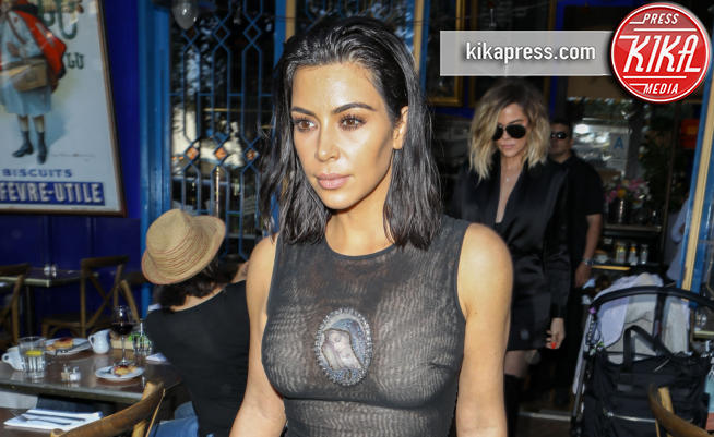 Kim Kardashian - Los Angeles - 20-04-2017 - Kim Kardashian, il vestito? Facevi prima a non metterlo...