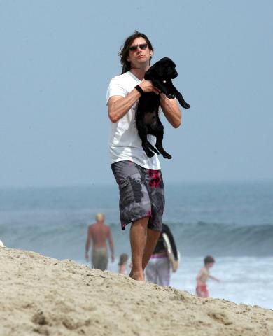 Jim Carrey - Malibu - 05-07-2007 - Jim Carey si rilassa in spiaggia