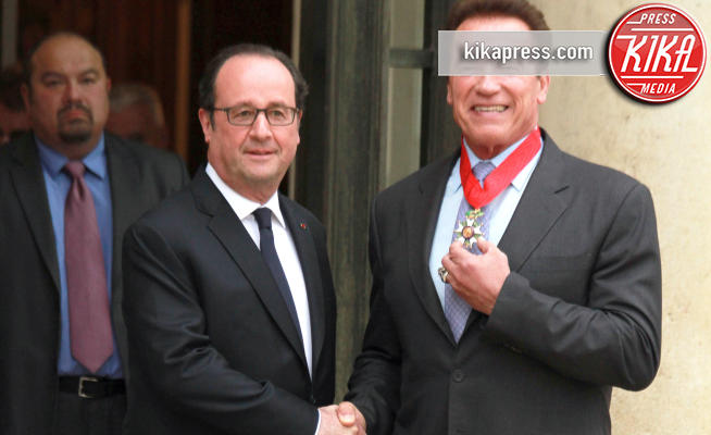 François Hollande, Arnold Schwarzenegger - Parigi - 28-04-2017 - Hollande conferisce la Legion d'Onore ad Arnold Schwarzenegger