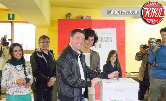 Agnese Landini, Matteo Renzi - Pontassieve - 30-04-2017 - Primarie PD, Matteo Renzi al seggio con moglie e figlia