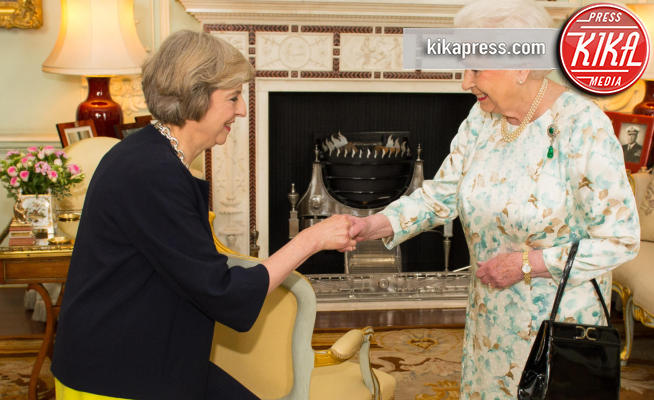 Theresa May, Regina Elisabetta II - Londra - 13-07-2016 - La Regina lo porta dal 1989 e non lo ha mai cambiato